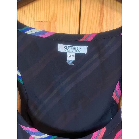 Buffalo David Bitton, Sleeveless, asymmetrical blouse, size medium ￼(1624) - Picture 4 of 6